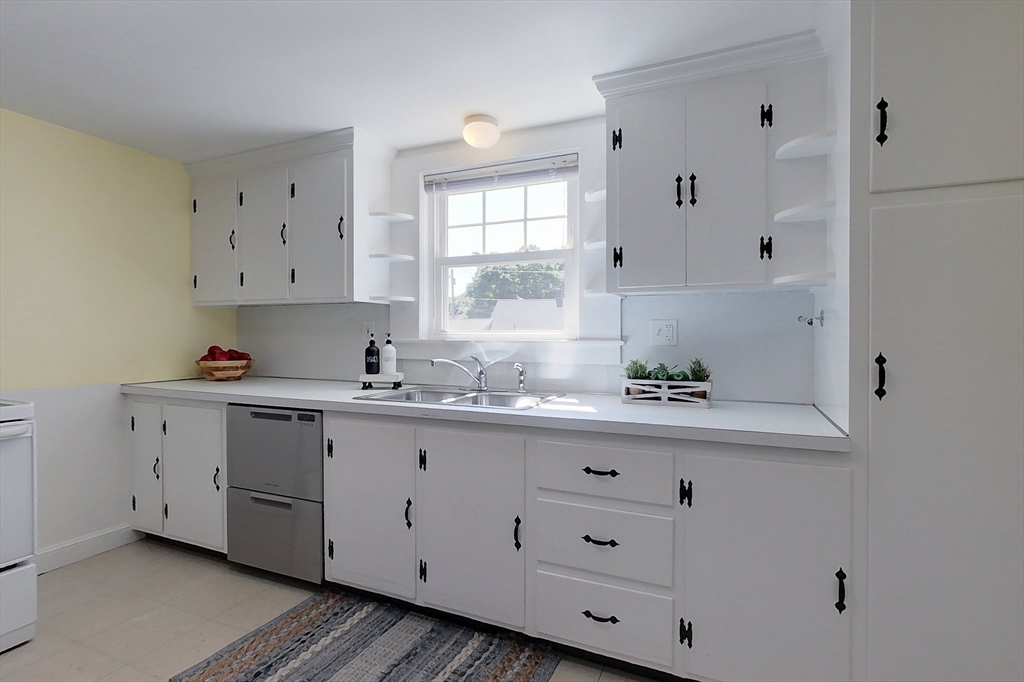 16 Rangeway Road North Billerica, MA 01862 - Photo 3 of 36