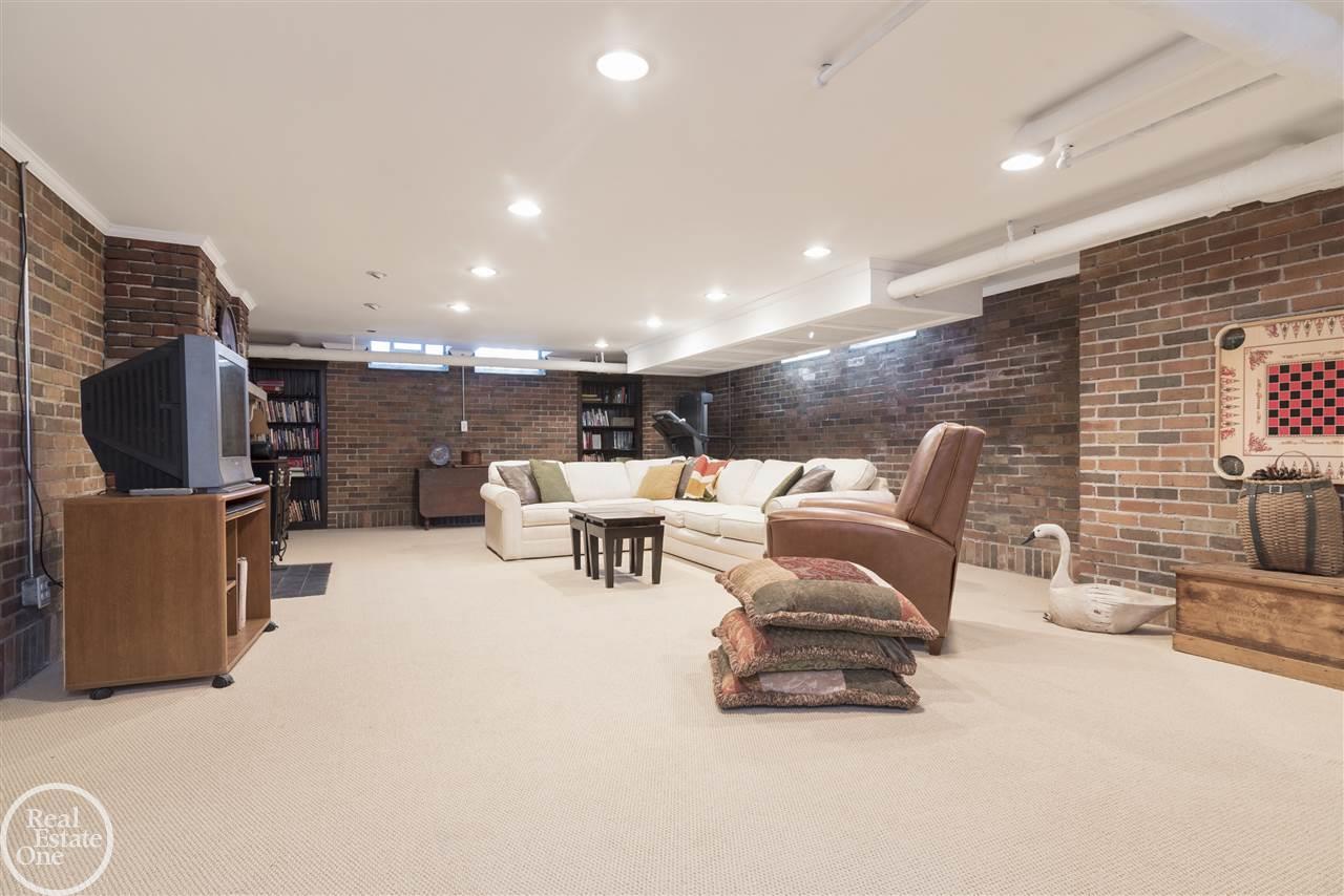 925-27 Harcourt Road Grosse Pointe, MI 48230 - Photo 31 of 40 50003922-30.JPG