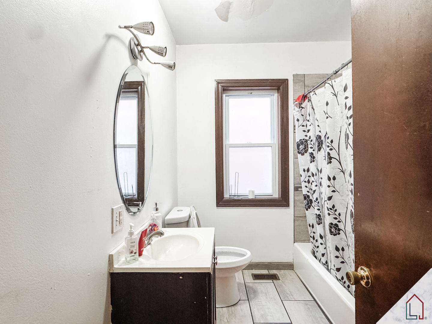 8237 South Green Street Chicago, IL 60620 - Photo 4 of 23