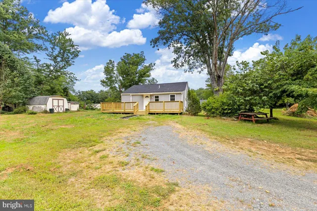 a house with swimming pool in front of it