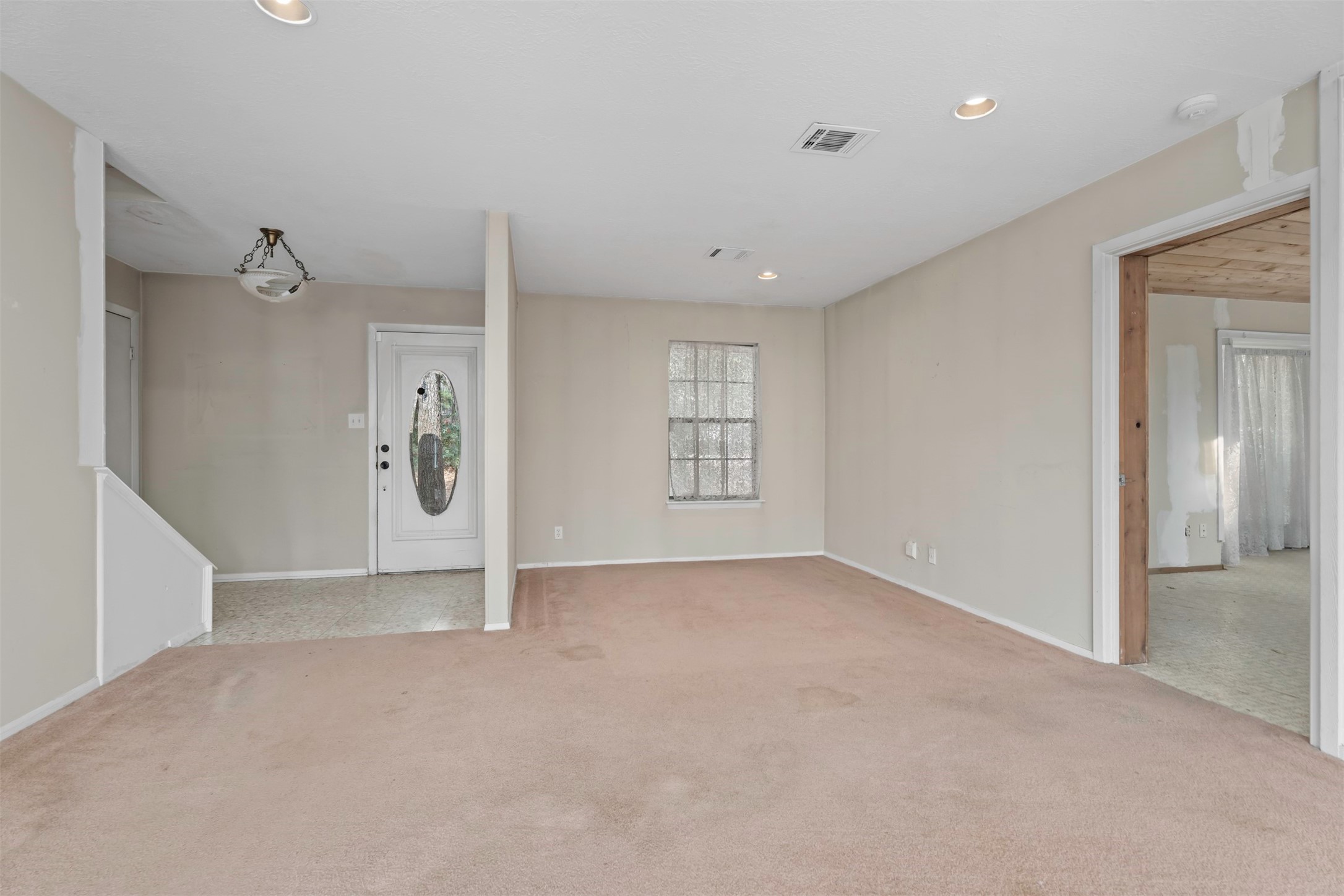 2322 Shadow Glen Lane Spring, TX 77386 - Photo 10 of 48 Additional space near the front entry connected to the living-room.