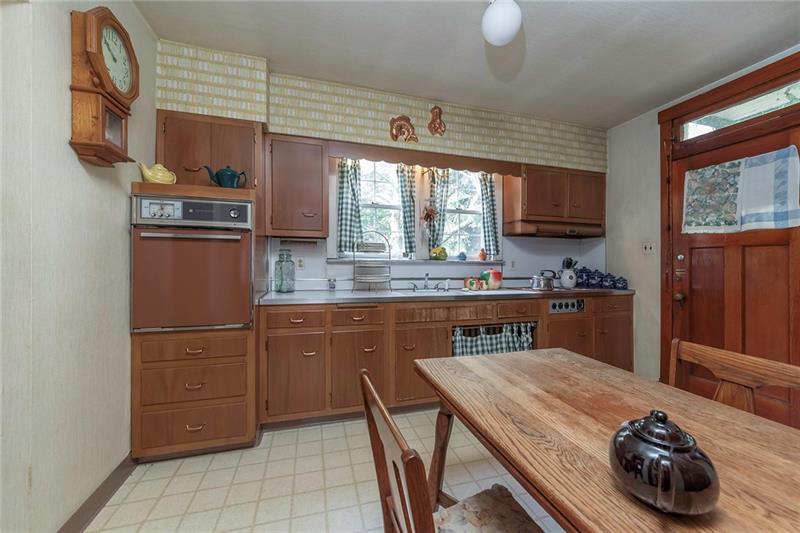 6521 Landview Road Pittsburgh, PA 15217 - Photo 13 of 25 Gallery Image 13