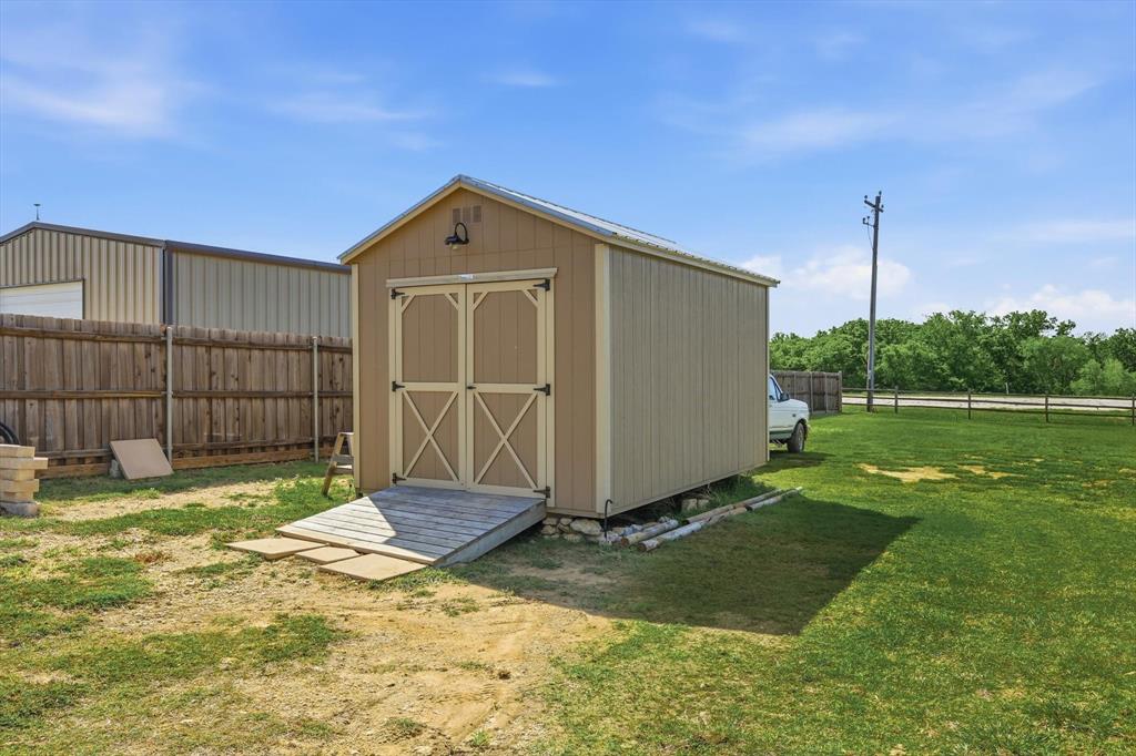 113 Heather Lane Decatur, TX 76234 - Photo 32 of 32 a view of outdoor space and yard