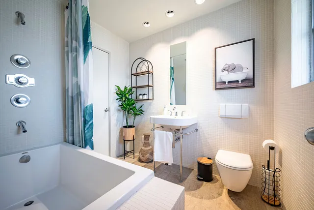 $6,000 | 6119 Waltway Drive, Houston, TX 77008