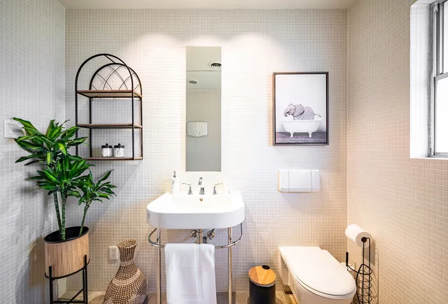 $6,000 | 6119 Waltway Drive, Houston, TX 77008