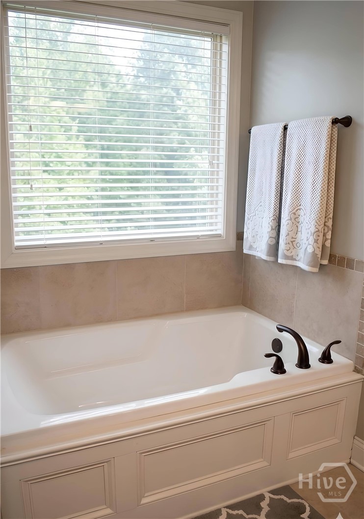 1185 Whitlow Ridge Drive Bishop, GA 30621 - Photo 16 of 22 Primary Garden Tub
