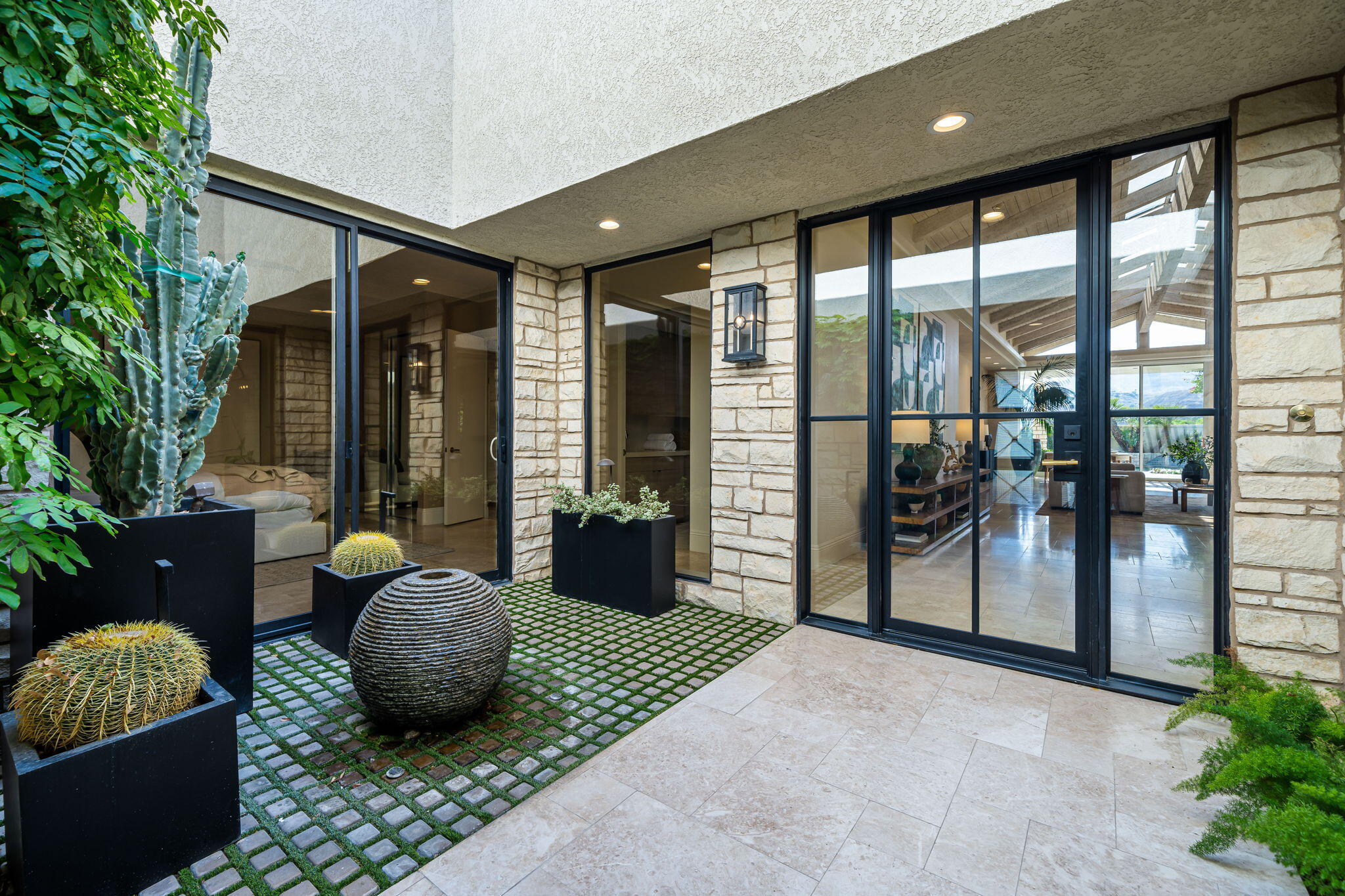 74 Mayfair Drive Rancho Mirage, CA 92270 - Photo 4 of 64 Front courtyard