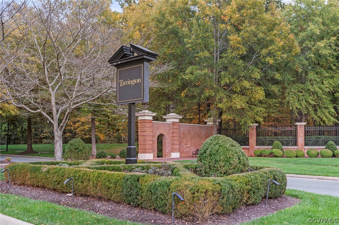 13213 Edmonton Drive Midlothian, VA 23113 - Photo 49 of 49 front view of a house with a yard