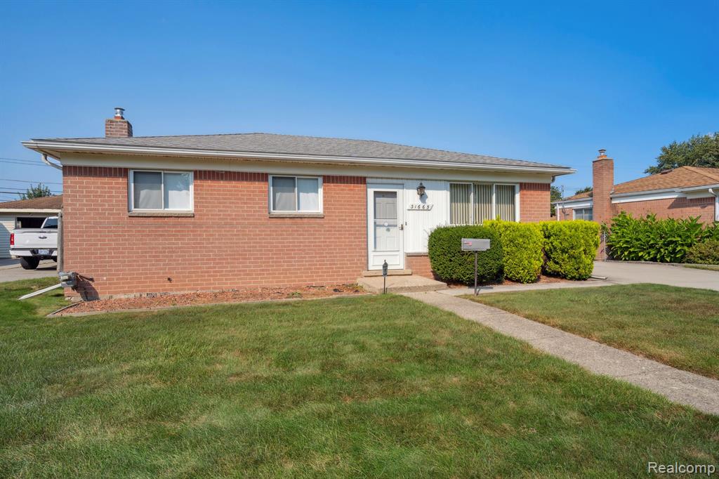 31665 Hayes Road Warren, MI 48088 - Photo 3 of 26