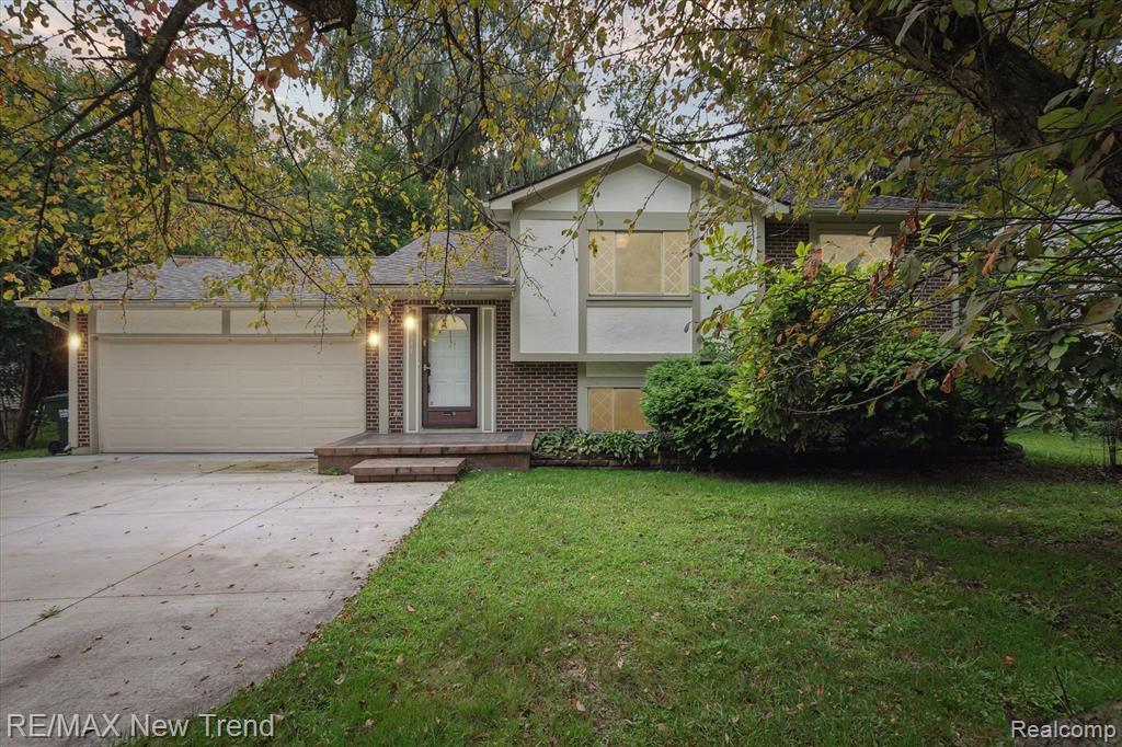 1347 Ruby Avenue Rochester Hills, MI 48309 - Photo 3 of 53