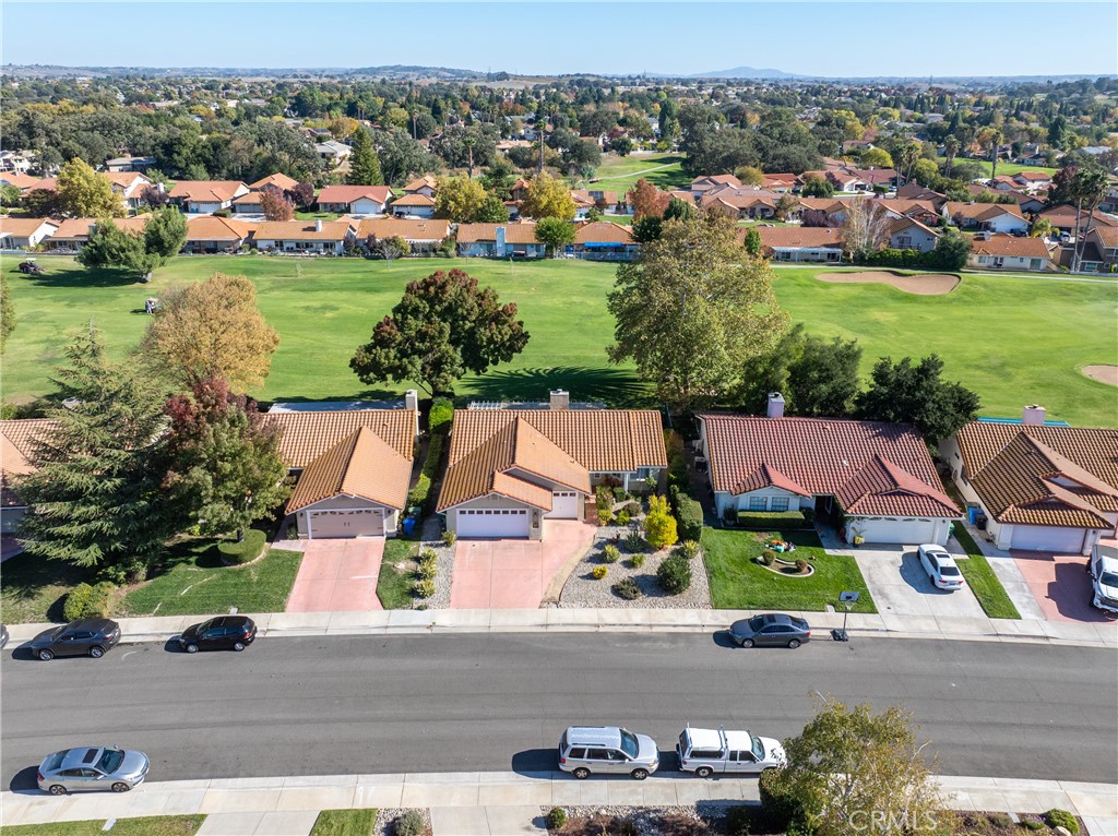 918 Inverness Drive Paso Robles, CA 93446 - Photo 33 of 38 an aerial view of multiple house