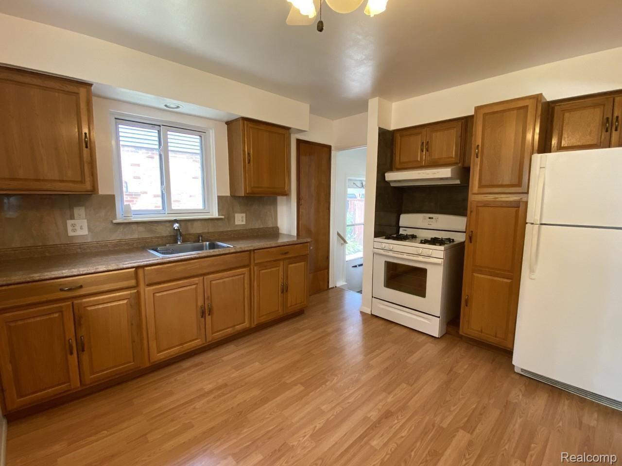 3016 Harvard Road Royal Oak, MI 48073 - Photo 4 of 19 Updated Eat-In Kitchen