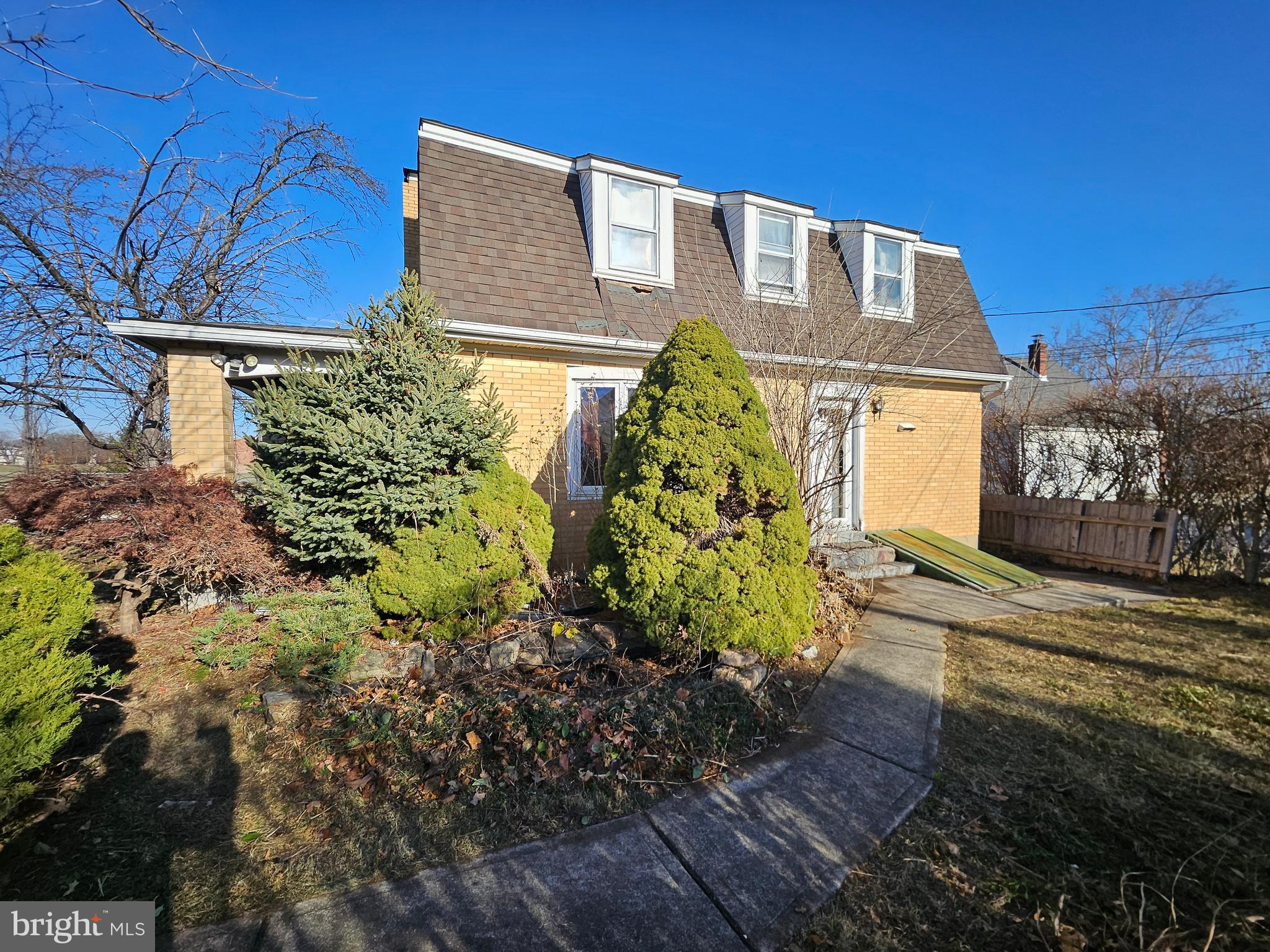 744 Pembroke Road Bethlehem, PA 18018 - Photo 3 of 14 Gallery Image 3