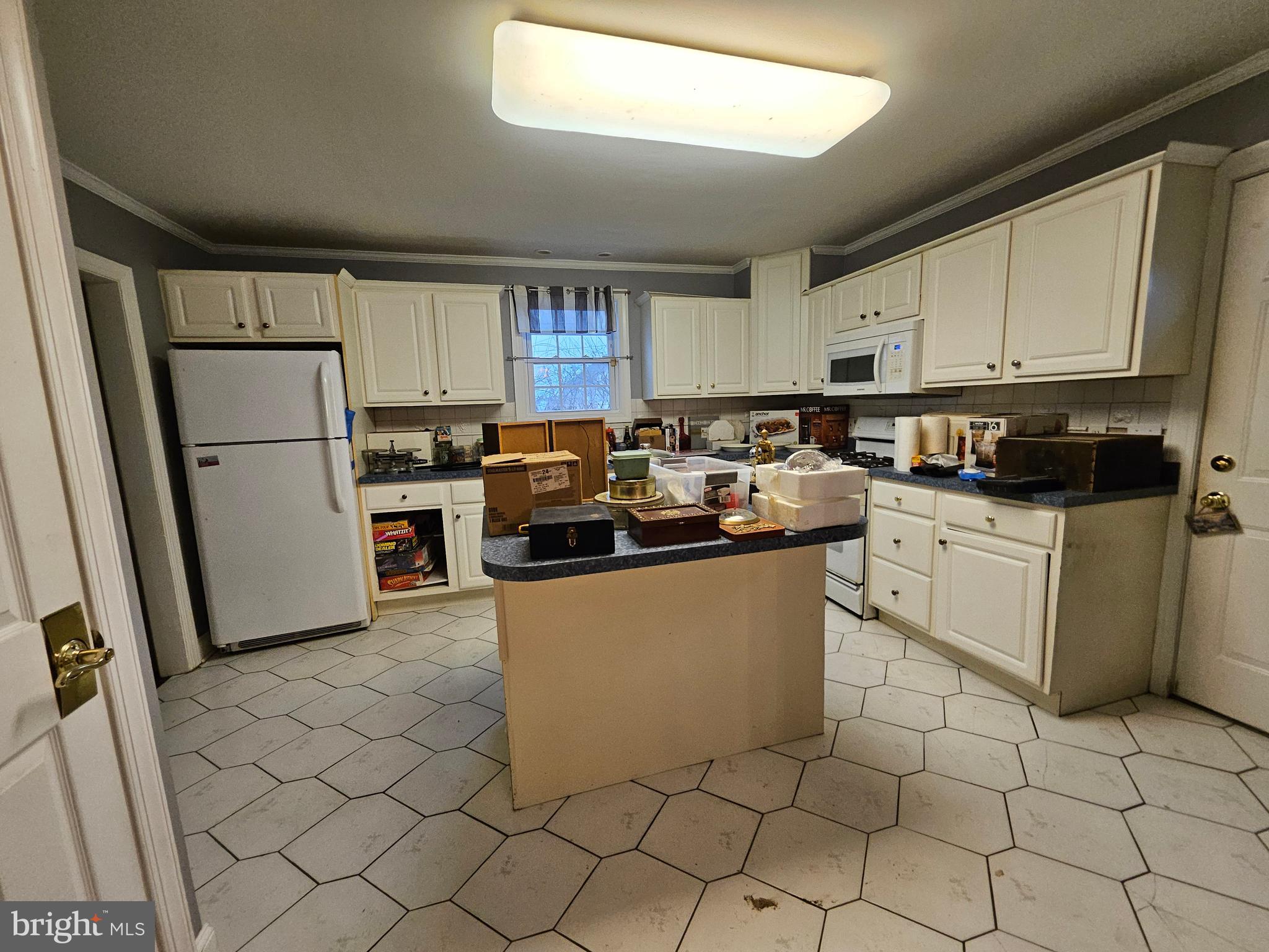 744 Pembroke Road Bethlehem, PA 18018 - Photo 5 of 14 Gallery Image 5