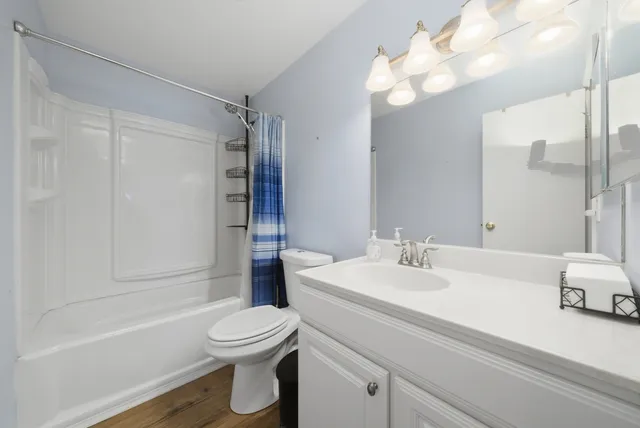 $399,000 | 2612 Mitchell Drive, Woodridge, IL 60517