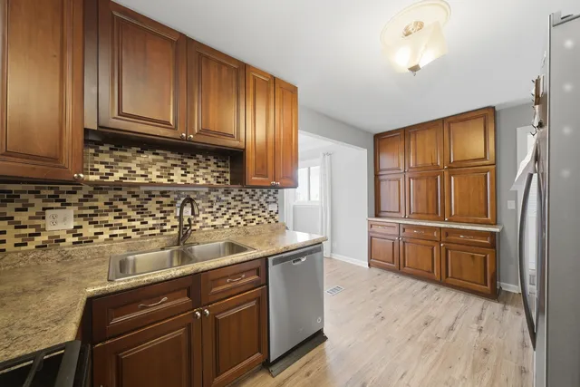 $399,000 | 2612 Mitchell Drive, Woodridge, IL 60517