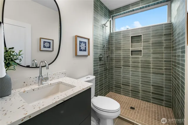 $819,000 | 318 F Bellevue Avenue East, Seattle, WA 98102