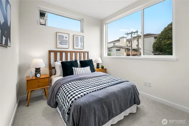 $819,000 | 318 F Bellevue Avenue East, Seattle, WA 98102