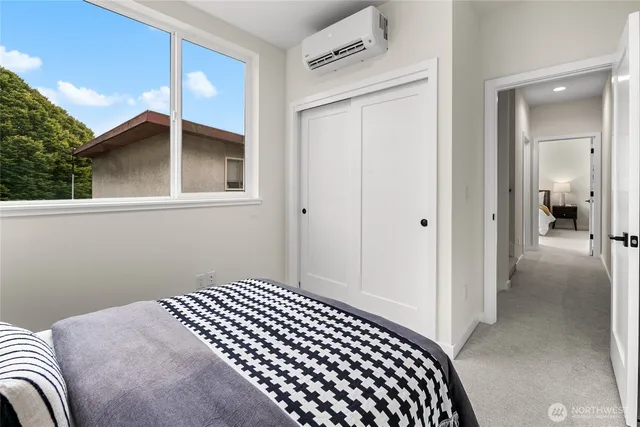 $819,000 | 318 F Bellevue Avenue East, Seattle, WA 98102