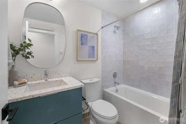 $819,000 | 318 F Bellevue Avenue East, Seattle, WA 98102