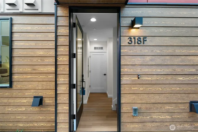 $819,000 | 318 F Bellevue Avenue East, Seattle, WA 98102