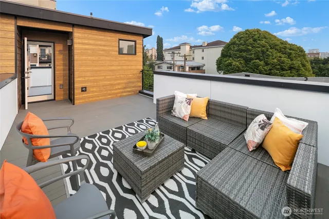 $819,000 | 318 F Bellevue Avenue East, Seattle, WA 98102