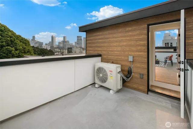 $819,000 | 318 F Bellevue Avenue East, Seattle, WA 98102