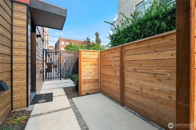 $819,000 | 318 F Bellevue Avenue East, Seattle, WA 98102