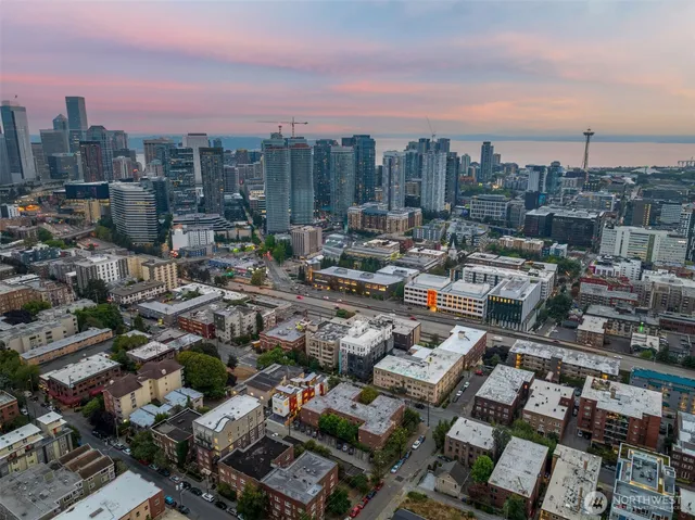 $819,000 | 318 F Bellevue Avenue East, Seattle, WA 98102