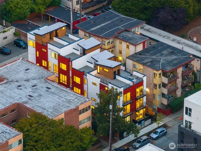 $819,000 | 318 F Bellevue Avenue East, Seattle, WA 98102