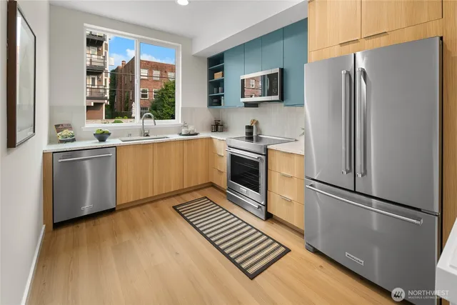 $819,000 | 318 F Bellevue Avenue East, Seattle, WA 98102