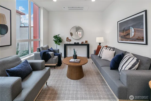 $819,000 | 318 F Bellevue Avenue East, Seattle, WA 98102