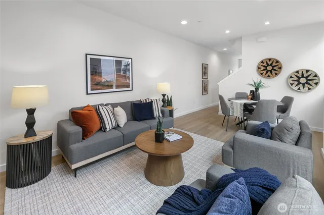 $819,000 | 318 F Bellevue Avenue East, Seattle, WA 98102