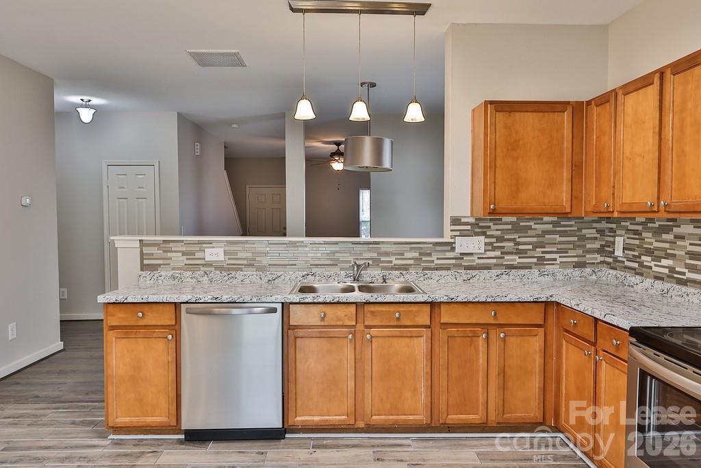 8946 Chalkstone Road Charlotte, NC 28216 - Photo 8 of 37
