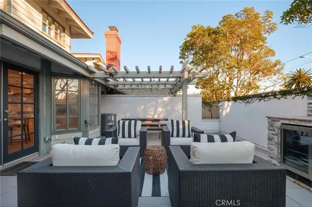 $2,295,000 | 18 East Malaga Place, Manhattan Beach, CA 90266