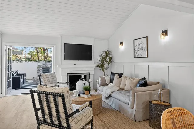 $2,295,000 | 18 East Malaga Place, Manhattan Beach, CA 90266