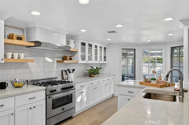 $2,295,000 | 18 East Malaga Place, Manhattan Beach, CA 90266