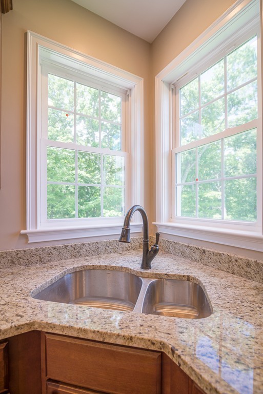 31 Julia Court Swansea, MA 02777 - Photo 4 of 30 Gallery Image 4
