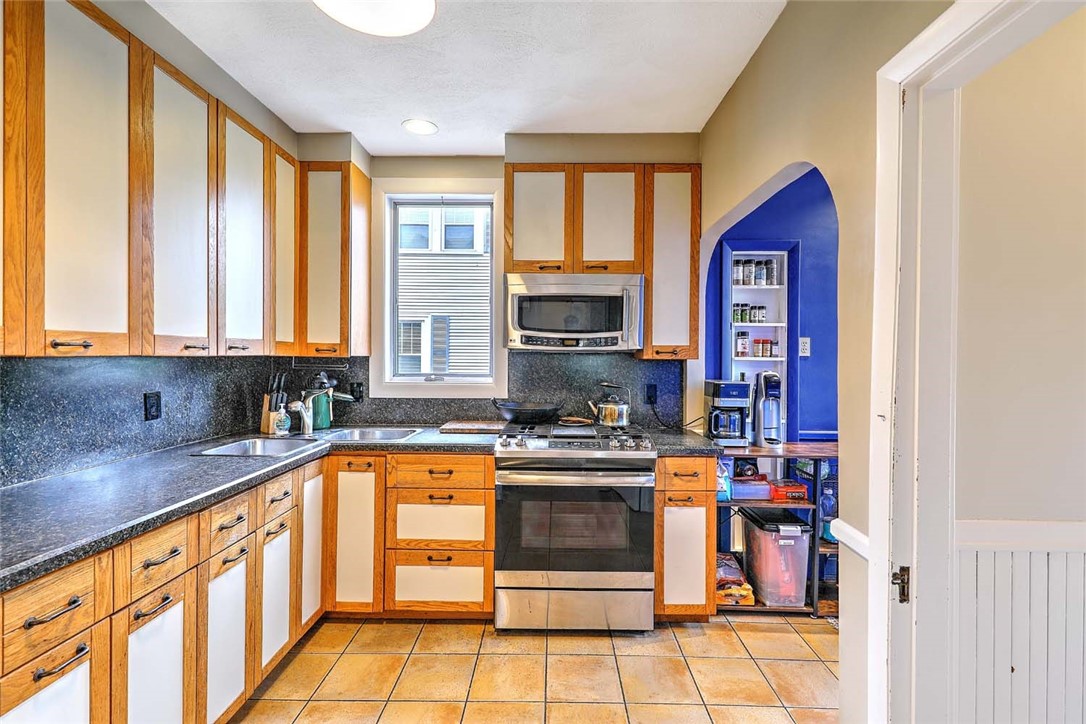 15 Greenfield Street Pawtucket, RI 02861 - Photo 18 of 38