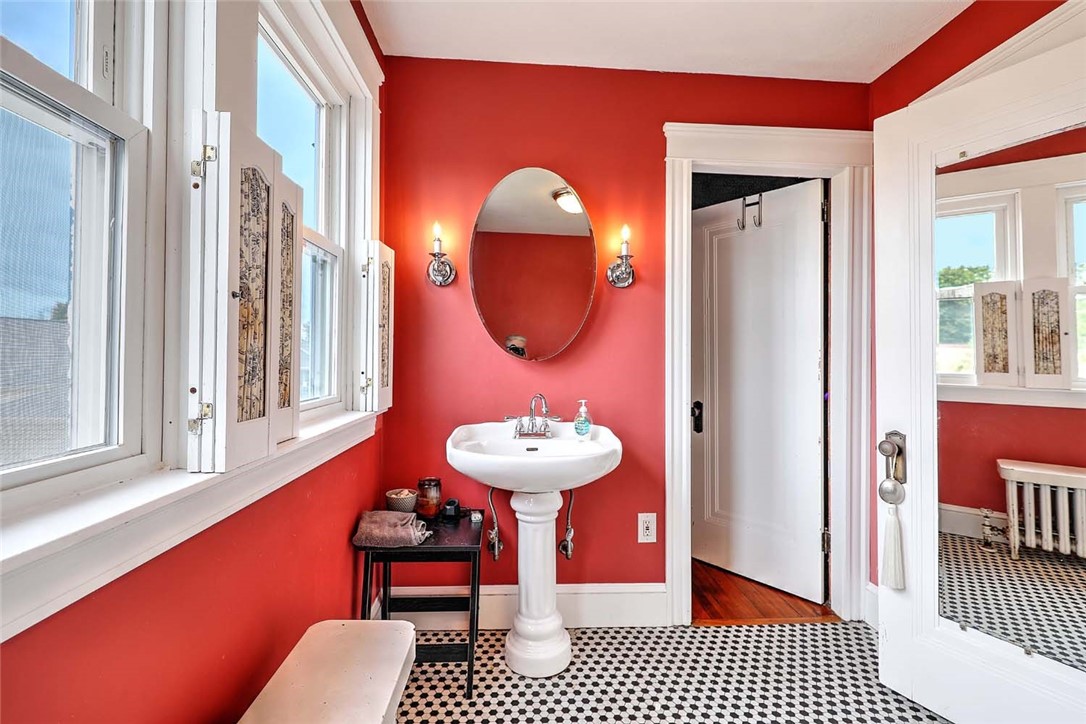 15 Greenfield Street Pawtucket, RI 02861 - Photo 28 of 38