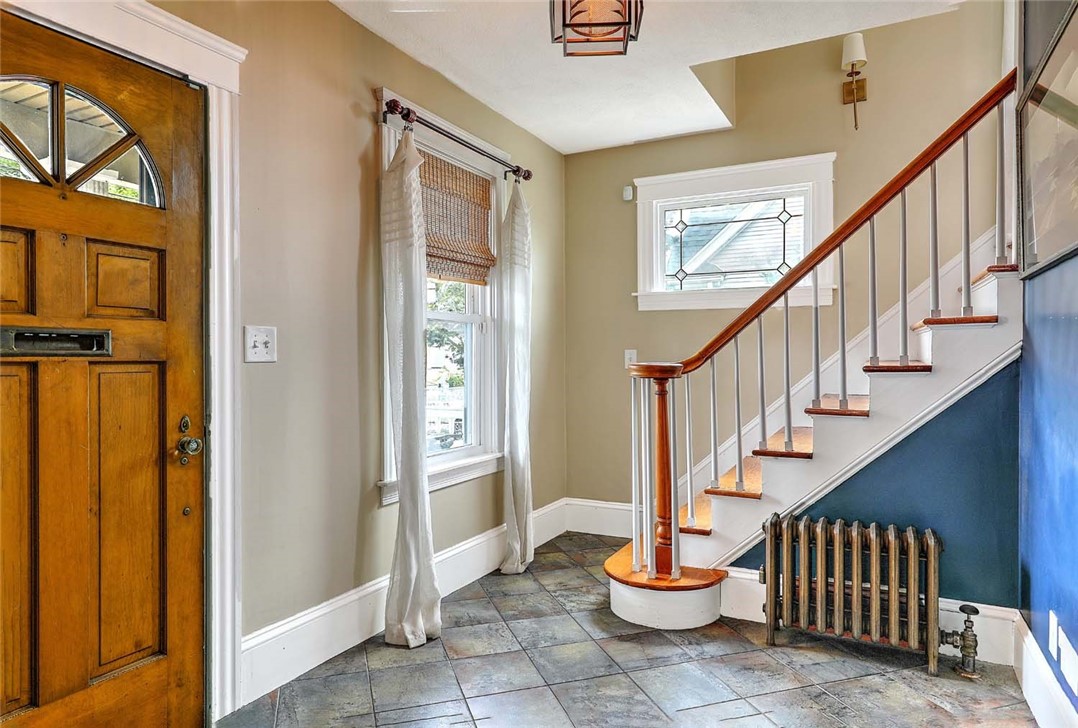 15 Greenfield Street Pawtucket, RI 02861 - Photo 4 of 38