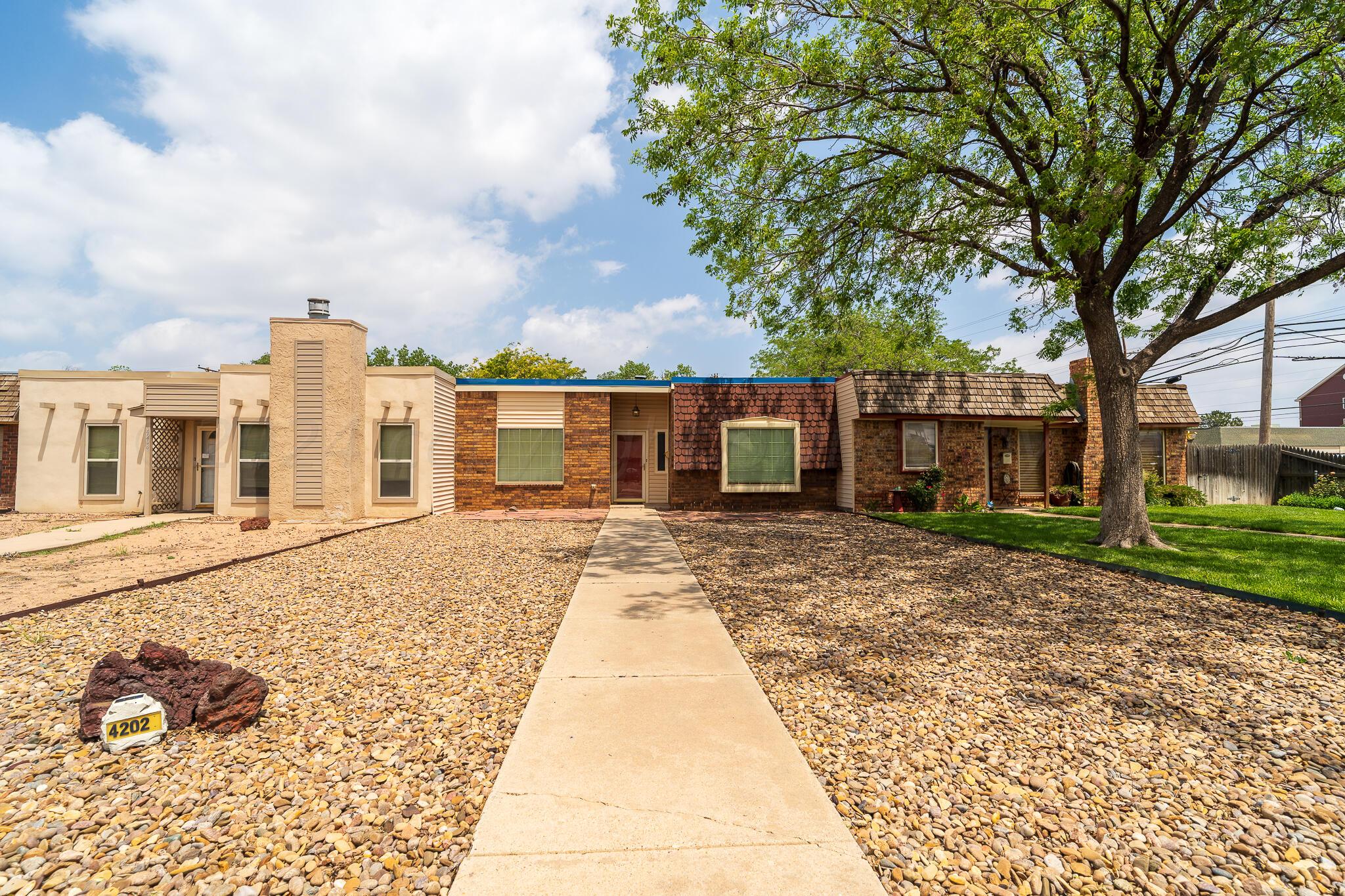 a view of a house with a yard