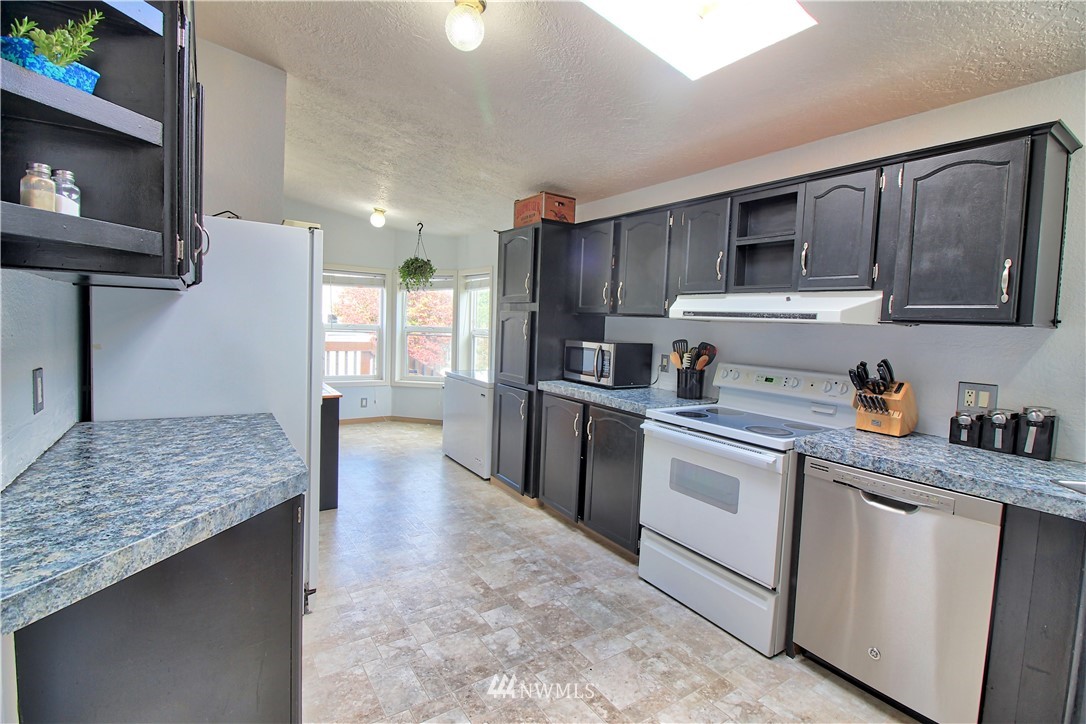 19310 Loganberry Street Southwest Rochester, WA 98579 - Photo 11 of 25