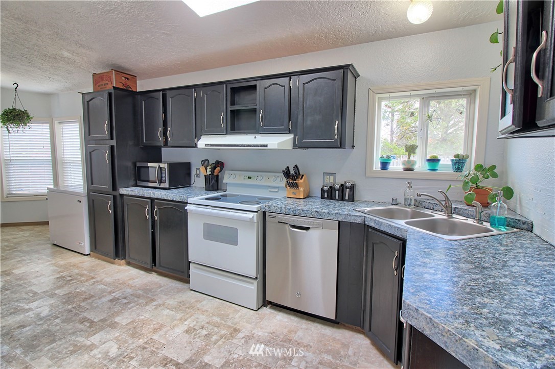 19310 Loganberry Street Southwest Rochester, WA 98579 - Photo 10 of 25
