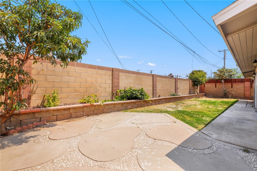 930 Emerald Street Anaheim, CA 92804 - Photo 19 of 21