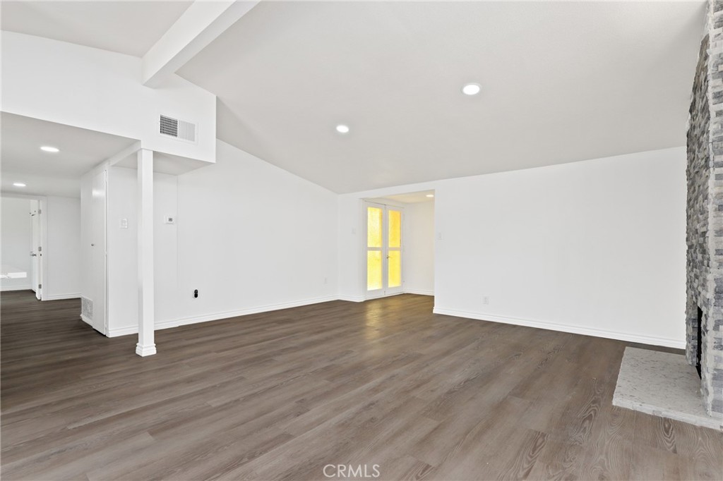 930 Emerald Street Anaheim, CA 92804 - Photo 3 of 21