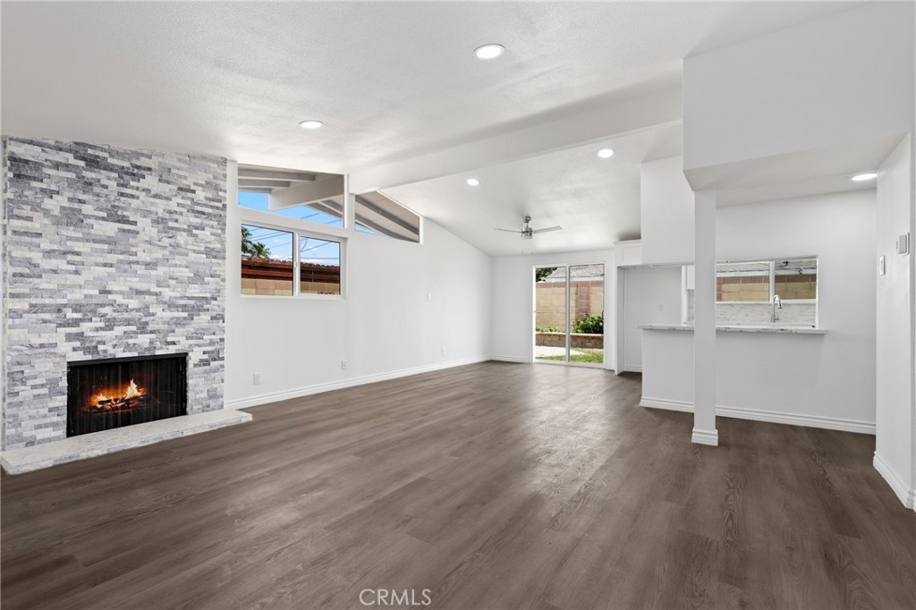 930 Emerald Street Anaheim, CA 92804 - Photo 4 of 21