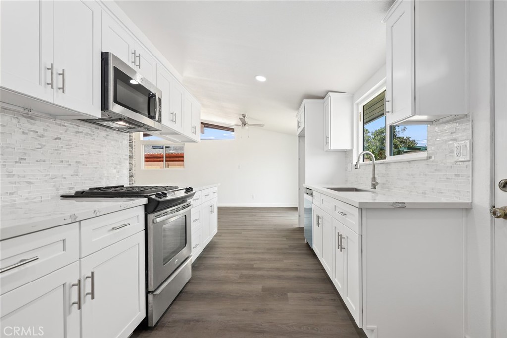 930 Emerald Street Anaheim, CA 92804 - Photo 7 of 21