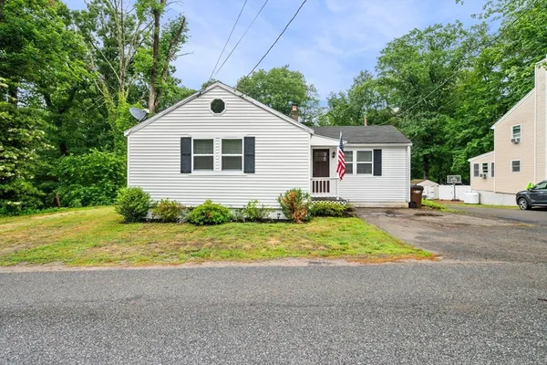 $425,000 | 83 Lakeshore Drive, Georgetown, MA 01833