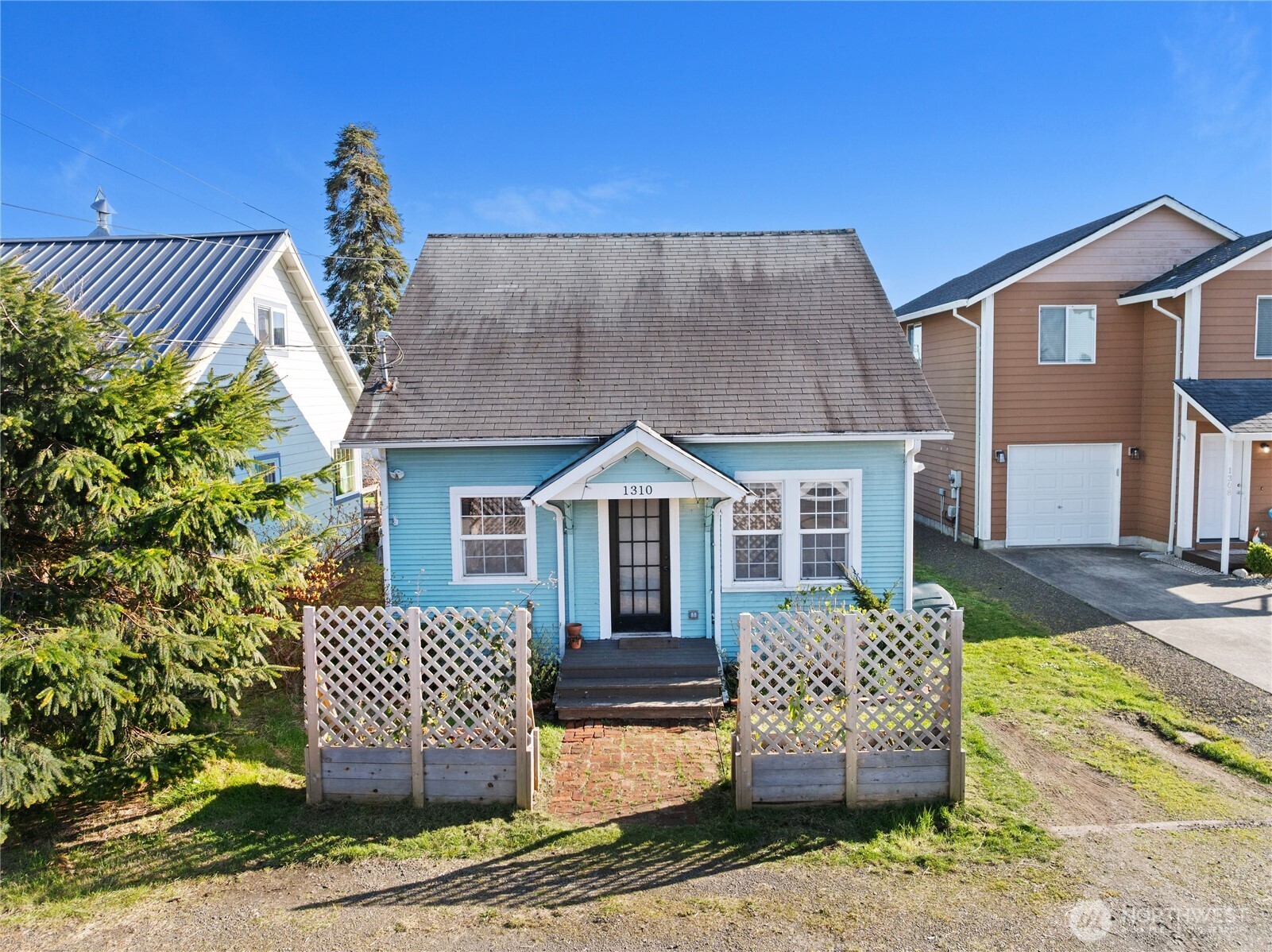 1310 44th Place Seaview, WA 98644 - Photo 1 of 35